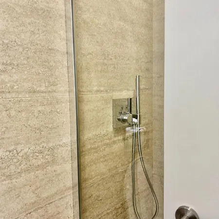 With Private Bathroom In Apartament *